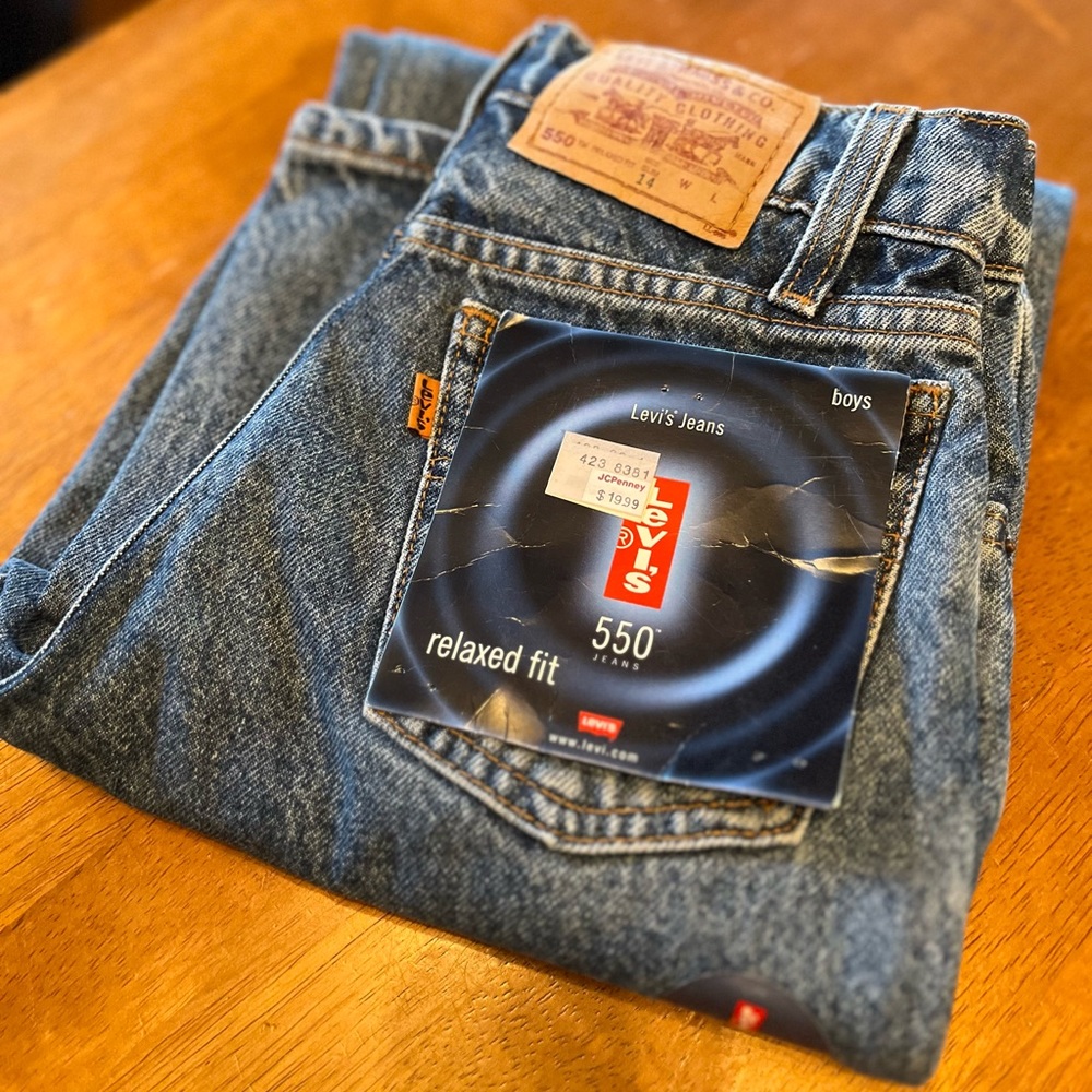 *NWT* ORANGE TAB Levi’s 550